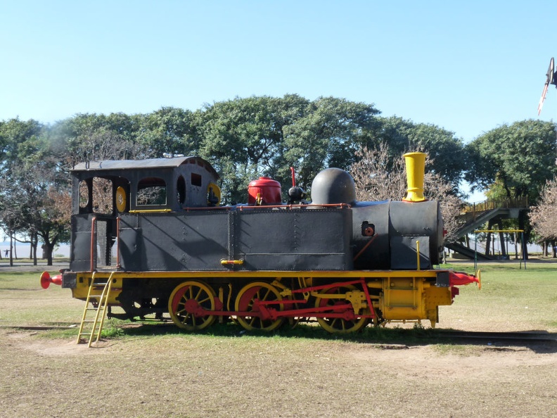 Locomotora-Parque-de-la-Costanera-2033